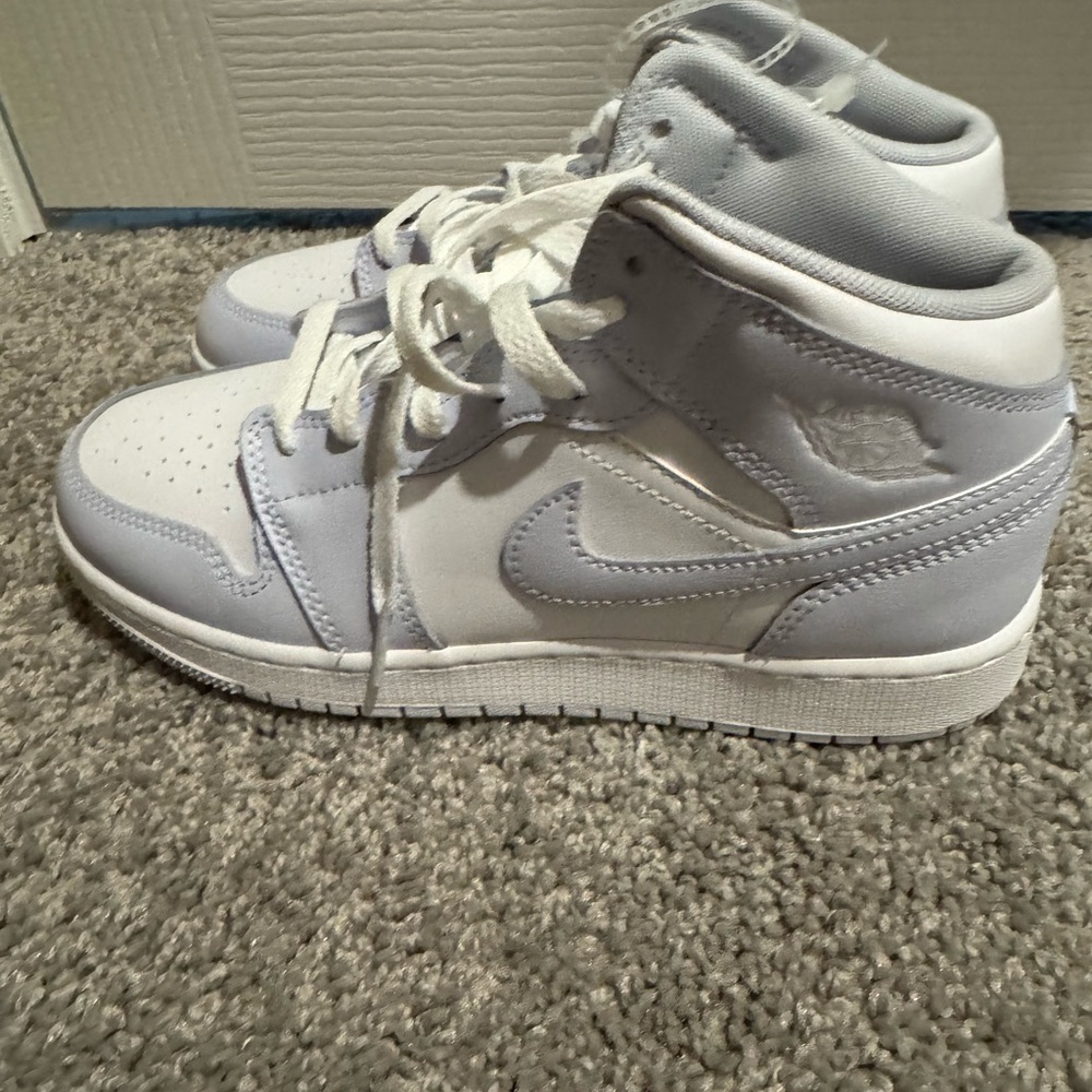 Nike Jordan 1’s white and ice blue